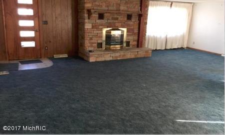 318 Peach St, Whitehall, MI 49461 photo 3