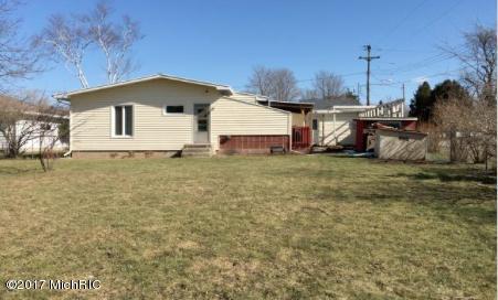 318 Peach St, Whitehall, MI 49461 photo 2