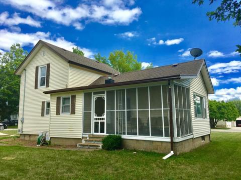 221 E Walnut St, Carson City, MI 48811 photo 5
