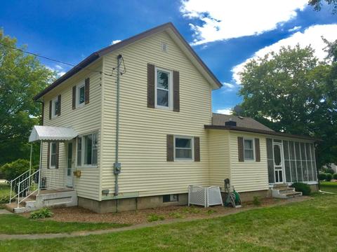 221 E Walnut St, Carson City, MI 48811 photo 4