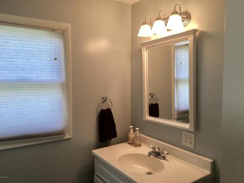 221 E Walnut St, Carson City, MI 48811 photo 12