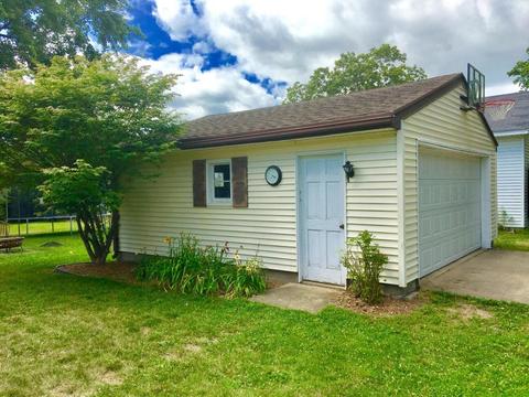 221 E Walnut St, Carson City, MI 48811 photo 7