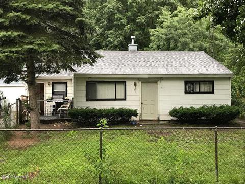 421 Arctic, Buchanan, MI 49107 photo 1