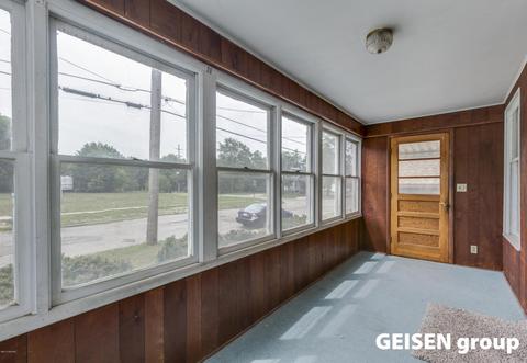 608 Harrison St, Belding, MI 48809 photo 3