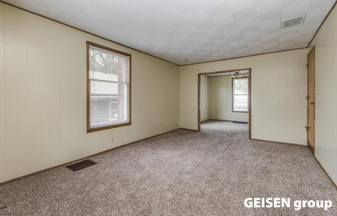 608 Harrison St, Belding, MI 48809 photo 4