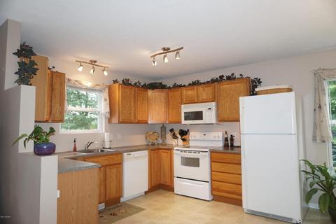 1340 Centennial Ct, Plainwell, MI 49080 photo 2
