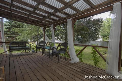 825 Harrison Ave, Belding, MI 48809 photo 2