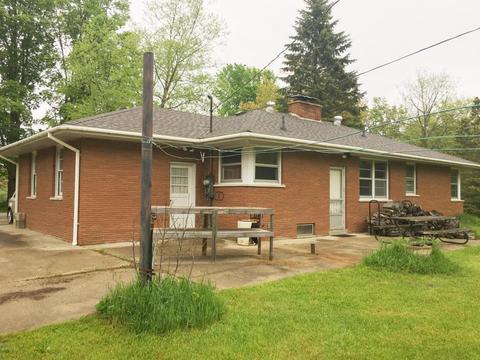 412 E Gilbert St, Leroy, MI 49655 photo 4