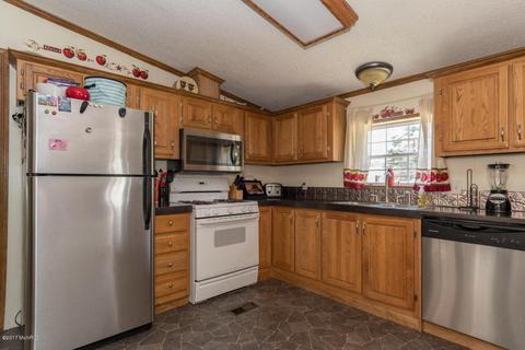 24923 E Point Dr, Mattawan, MI 49071 photo 2