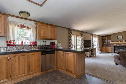 24923 E Point Dr, Mattawan, MI 49071 photo 3