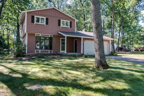 6146 Witherbee Dr SE, Ada, MI 49301 photo 2