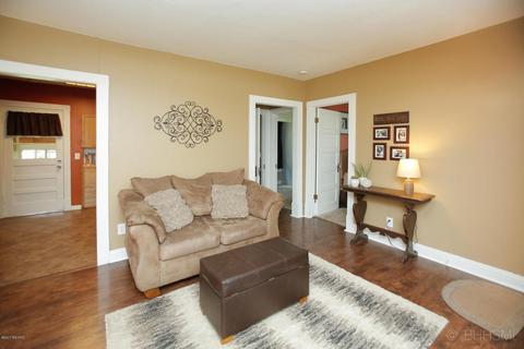 1006 West St, Three Rivers, MI 49093 photo 4