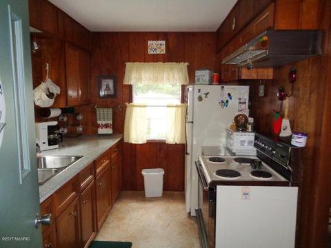 1302 Blacksmith Ln, White Cloud, MI 49349 photo 7
