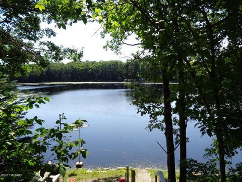 1302 Blacksmith Ln, White Cloud, MI 49349 photo 2