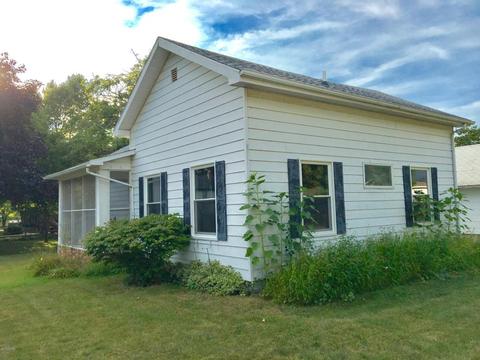 121 E Walnut St, Carson City, MI 48811 photo 4