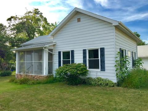 121 E Walnut St, Carson City, MI 48811 photo 2