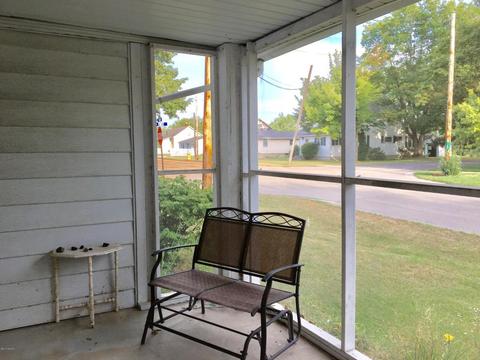 121 E Walnut St, Carson City, MI 48811 photo 28