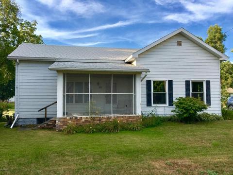 121 E Walnut St, Carson City, MI 48811 photo 1