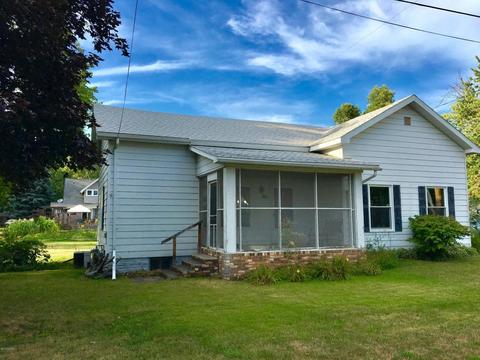 121 E Walnut St, Carson City, MI 48811 photo 3