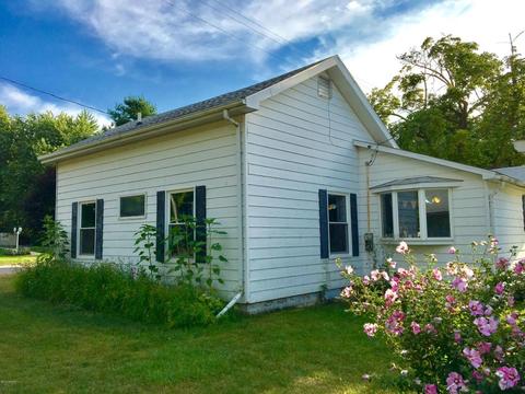 121 E Walnut St, Carson City, MI 48811 photo 5