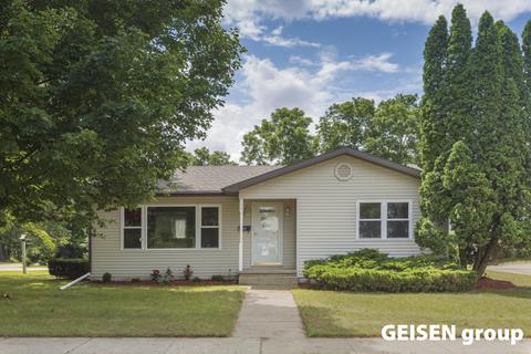 847 Harrison St, Belding, MI 48809 photo 2