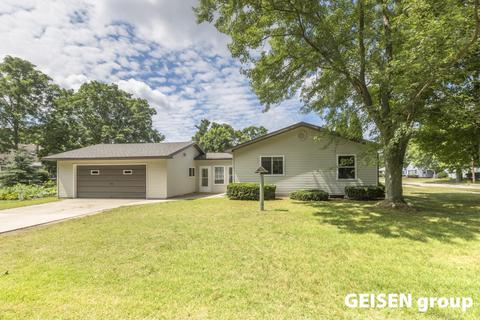 847 Harrison St, Belding, MI 48809 photo 1