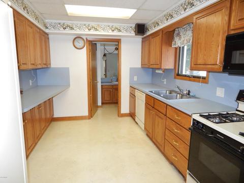 60 E Mark St, Sparta, MI 49345 photo 2