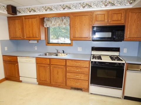 60 E Mark St, Sparta, MI 49345 photo 4