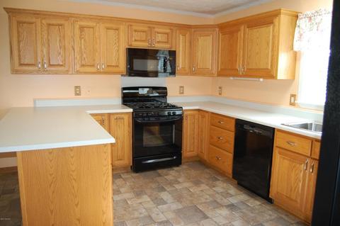 733 E Grant, Bronson, MI 49028 photo 3