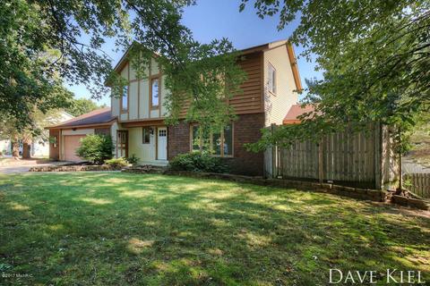 7641 Apple Hill Ct SE, Ada, MI 49301 photo 2
