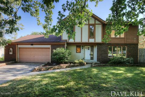 7641 Apple Hill Ct SE, Ada, MI 49301 photo 1