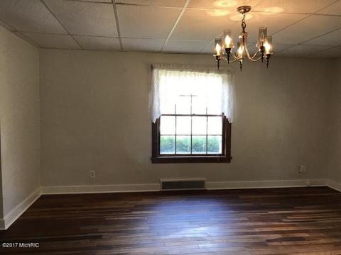 322 E Spruce, Marshall, MI 49068 photo 7