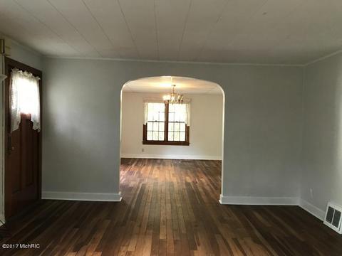 322 E Spruce, Marshall, MI 49068 photo 14