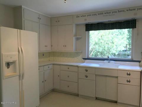 322 E Spruce, Marshall, MI 49068 photo 5