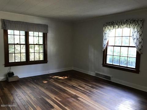 322 E Spruce, Marshall, MI 49068 photo 9