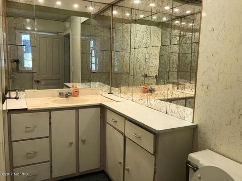 322 E Spruce, Marshall, MI 49068 photo 12
