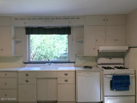 322 E Spruce, Marshall, MI 49068 photo 4