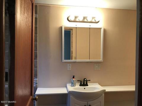 322 E Spruce, Marshall, MI 49068 photo 17
