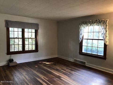 322 E Spruce, Marshall, MI 49068 photo 10