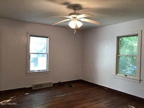 322 E Spruce, Marshall, MI 49068 photo 11