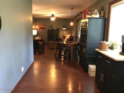 1042 Rose St, Marshall, MI 49068 photo 5