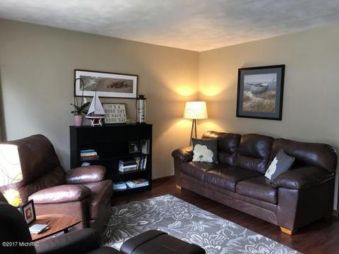 1042 Rose St, Marshall, MI 49068 photo 4