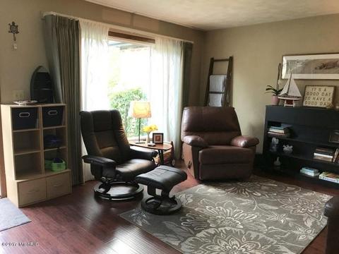 1042 Rose St, Marshall, MI 49068 photo 2