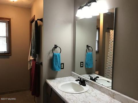 1042 Rose St, Marshall, MI 49068 photo 11