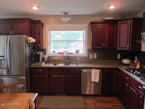 5563 Paradise Dr, Reading, MI 49274 photo 4