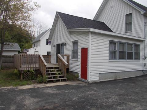 516 Merrick St, Belding, MI 48809 photo 2