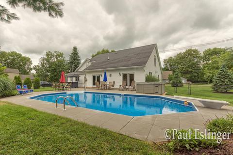 890 Bowes St SE, Lowell, MI 49331 photo 2