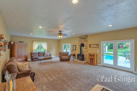 890 Bowes St SE, Lowell, MI 49331 photo 4