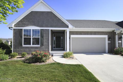 8854 Oak Meadow Cv, Portage, MI 49024