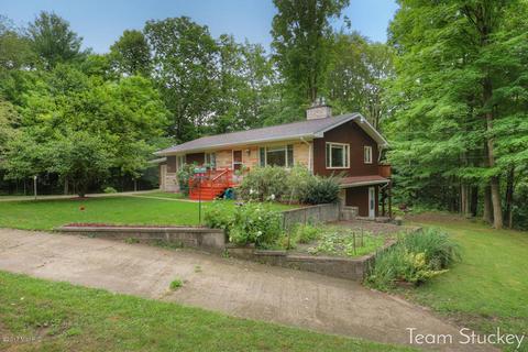 32 Jefferson, Newaygo, MI 49337 photo 3